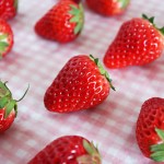 いちごのジャムとミルククリームロール