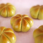 抹茶のお花あんパン