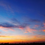 きれいすぎる夕焼けと「反薄明光線」現象