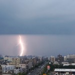 落雷の瞬間と虹をRX1で撮影
