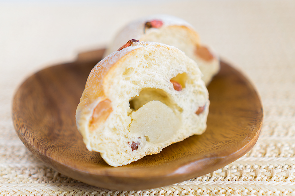 桜の花豆白あんパン